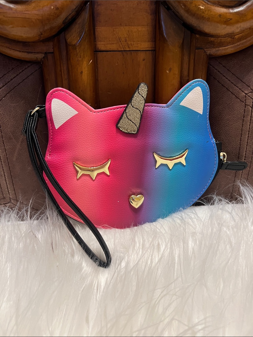 Betsey Johnson Kids Unicorn Cat Pink, Purple, Blue Gradient wristlet bag - Picture 9 of 9